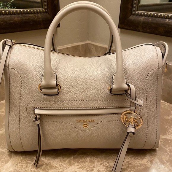 Michael Kors. New with tag. Michael Kors Carine Light Sand Medium Satchel - Picture 1 of 16